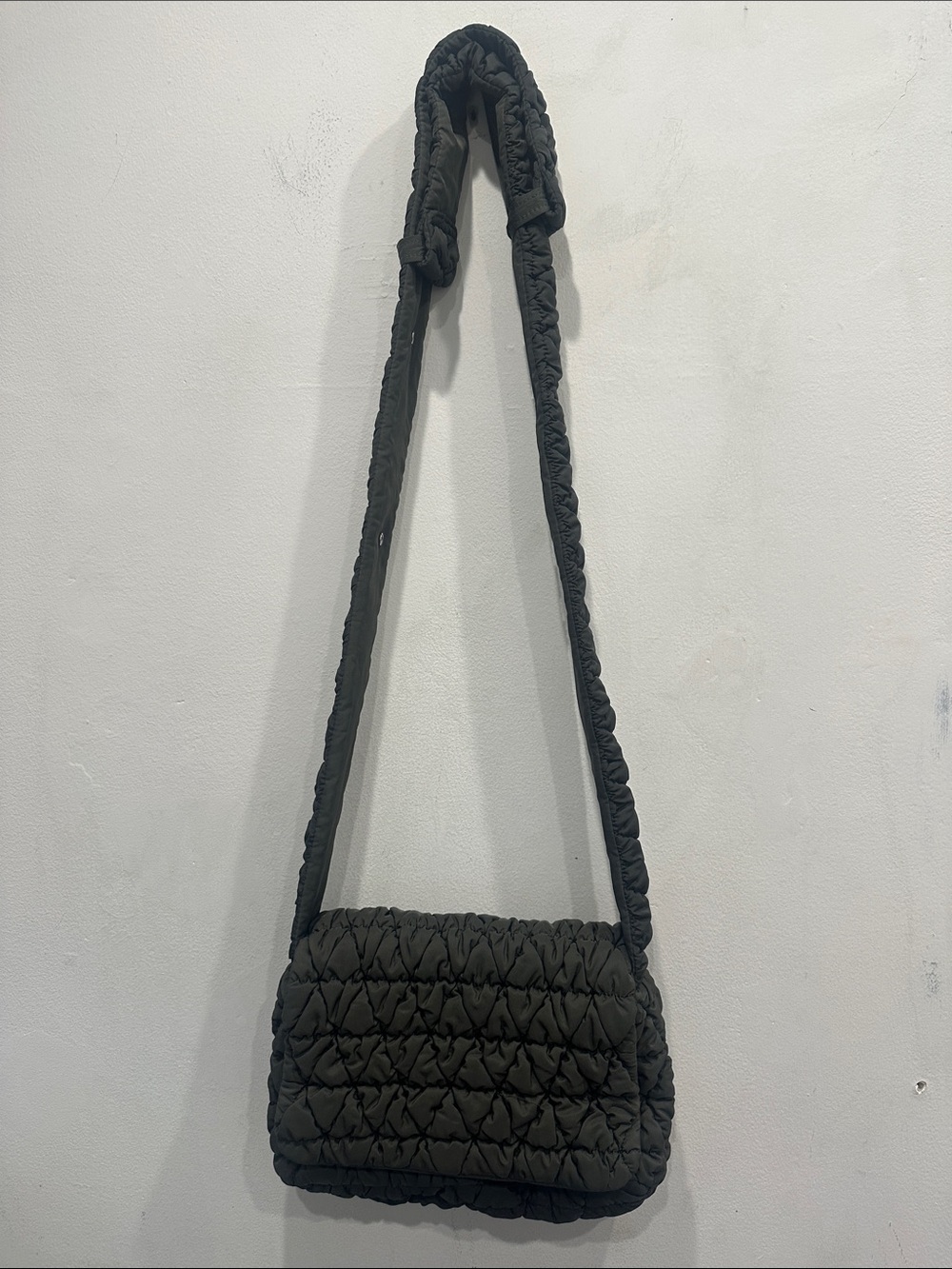 Zara quilted puffer crossbody unisex bag dark green adjustable strap